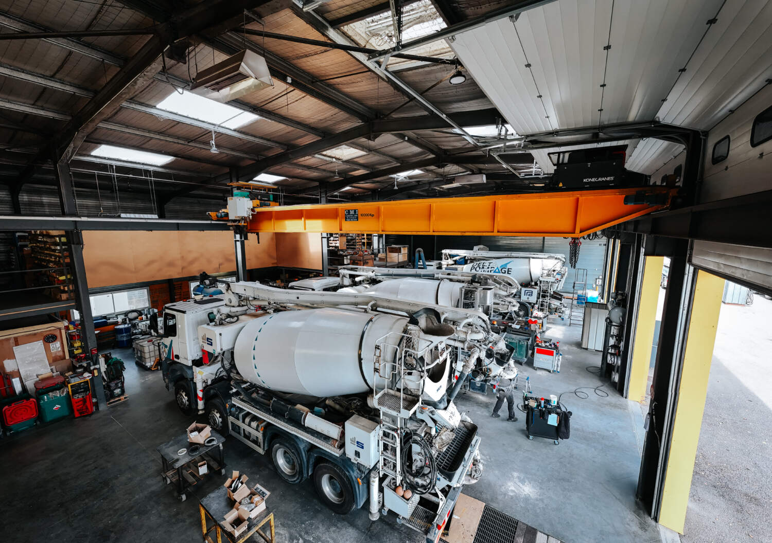 Réparation camion toupie avec pompe à béton